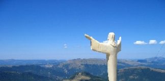 statua del cristo delle nevi ussita