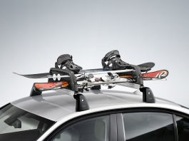 Come trasportare gli sci e snowboard in auto