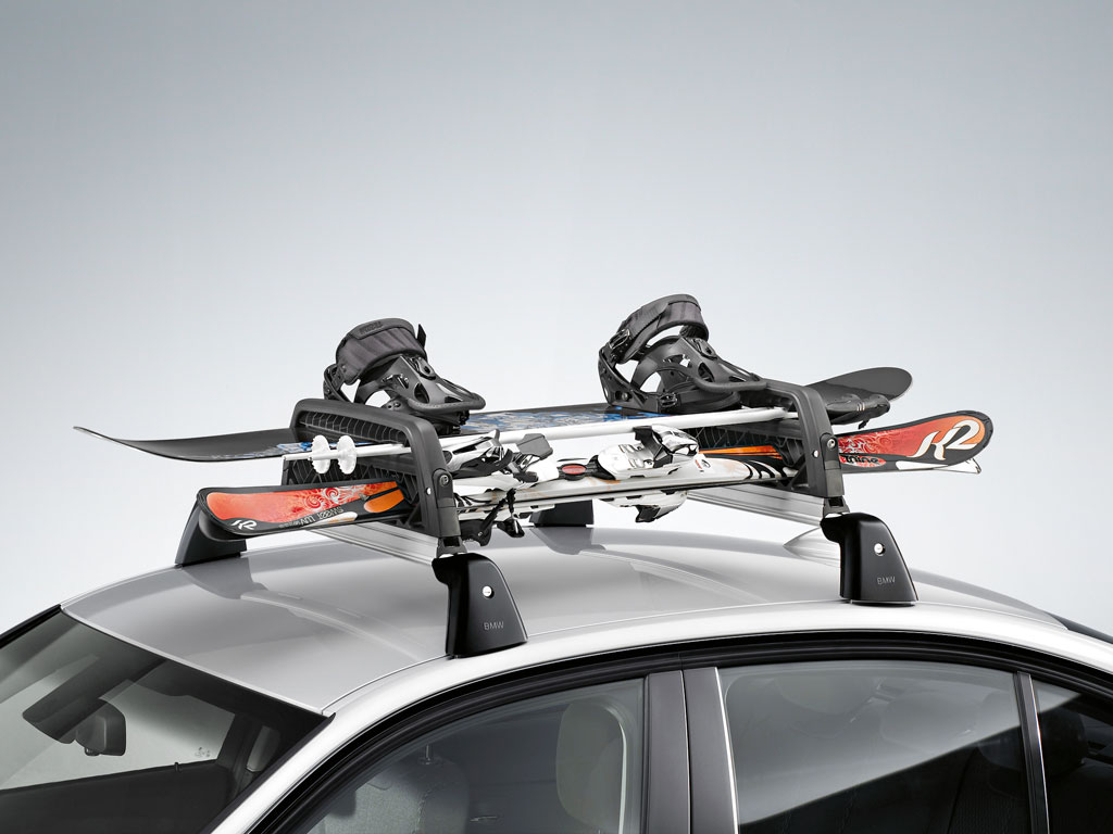 Come trasportare gli sci e snowboard in auto